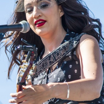 Lost Highway | 8394 <p>Lindi Ortega charms the crowd.</p>
<div class='CatablogPhotoGalleryCredit'><a href='http://rickmendoza.com' target='_blank'>Photo: Rick “Rocket” Mendoza</a></div>